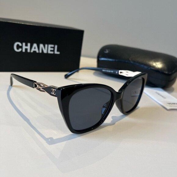 Elegant Chanel Textured Frame Sunglasses - Picture 6 of 6